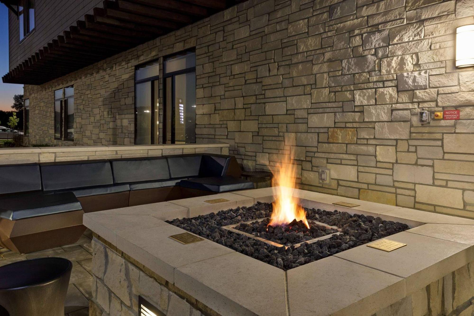 Springhill Suites By Marriott Topeka Southwest Extérieur photo